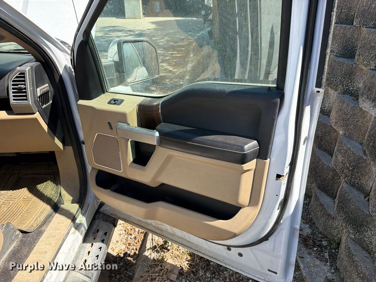 image for item EO8739 2016 Ford F150 Crew Cab pickup truck
