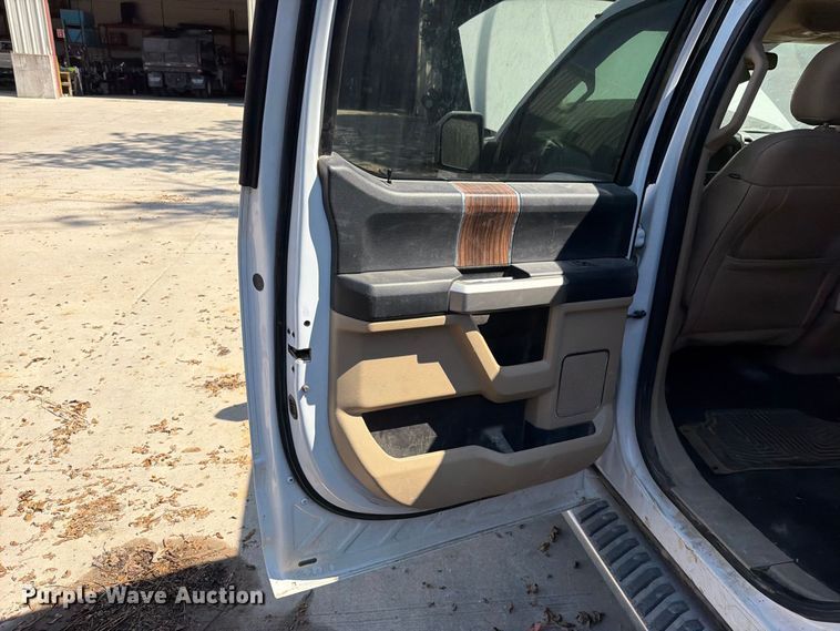 image for item EO8739 2016 Ford F150 Crew Cab pickup truck