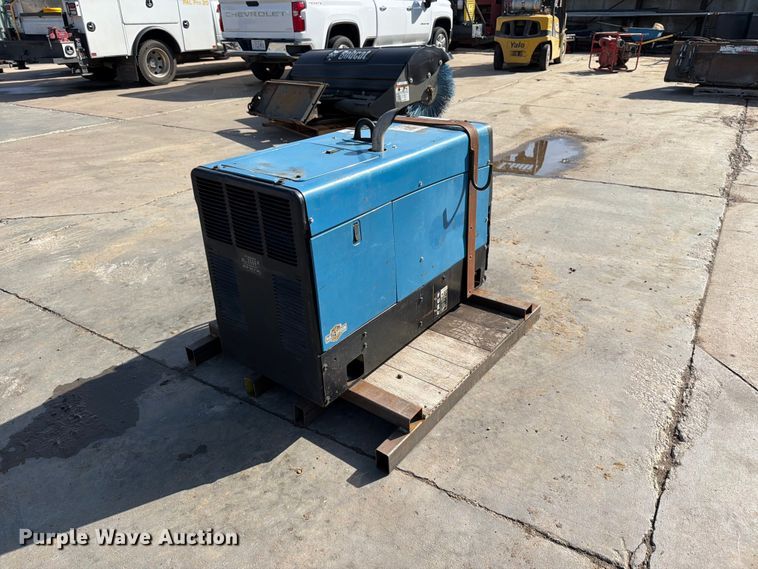 image for item EP7685 Miller Bobcat 250 welder/generator