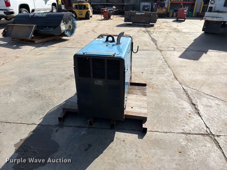 image for item EP7685 Miller Bobcat 250 welder/generator