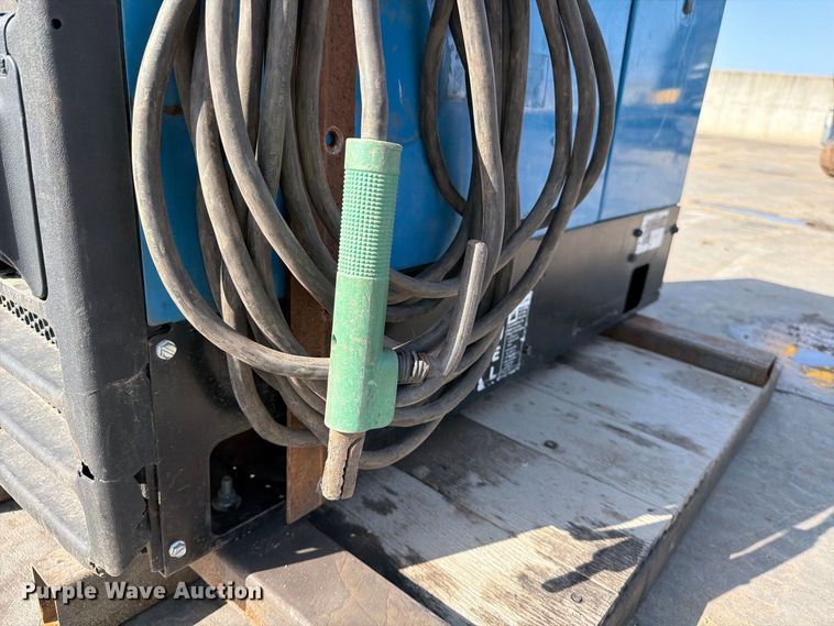 image for item EP7685 Miller Bobcat 250 welder/generator