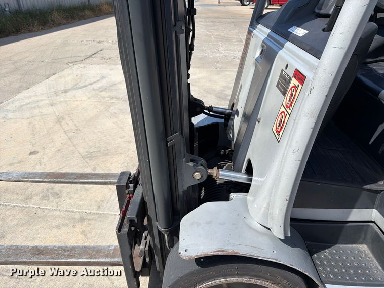 image for item EP7695 2012 Linde RX60-25 forklift