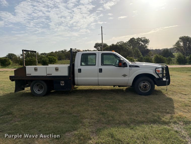 image for item EP7696 2016 Ford F350 Super Duty Crew Cab flatbed pickup truck
