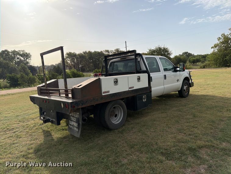 image for item EP7696 2016 Ford F350 Super Duty Crew Cab flatbed pickup truck
