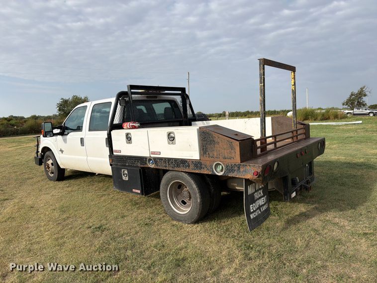 image for item EP7696 2016 Ford F350 Super Duty Crew Cab flatbed pickup truck