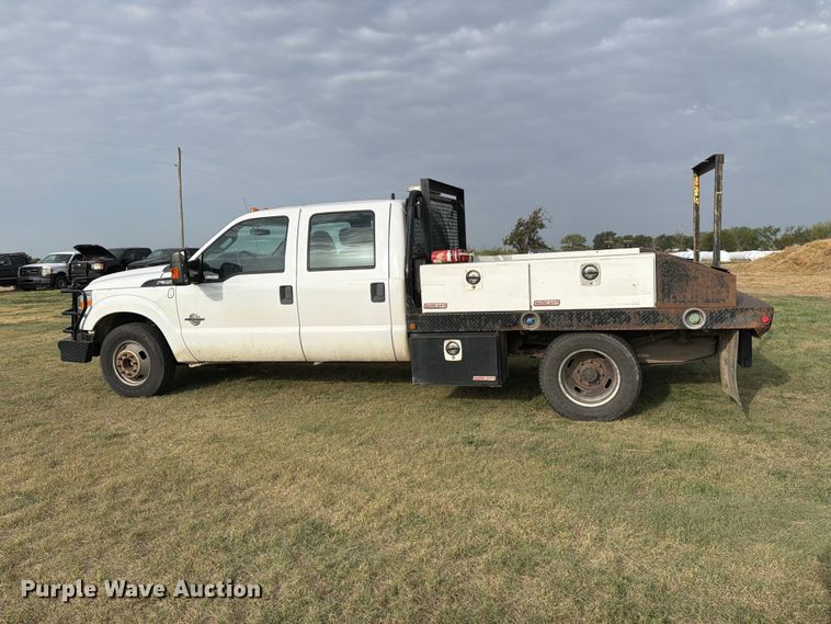 image for item EP7696 2016 Ford F350 Super Duty Crew Cab flatbed pickup truck