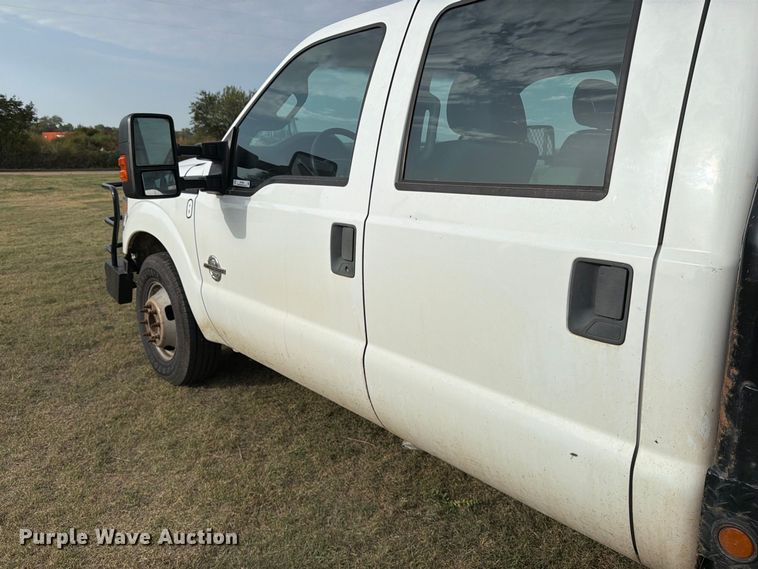 image for item EP7696 2016 Ford F350 Super Duty Crew Cab flatbed pickup truck