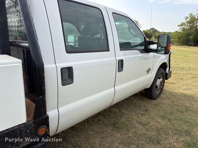 image for item EP7696 2016 Ford F350 Super Duty Crew Cab flatbed pickup truck