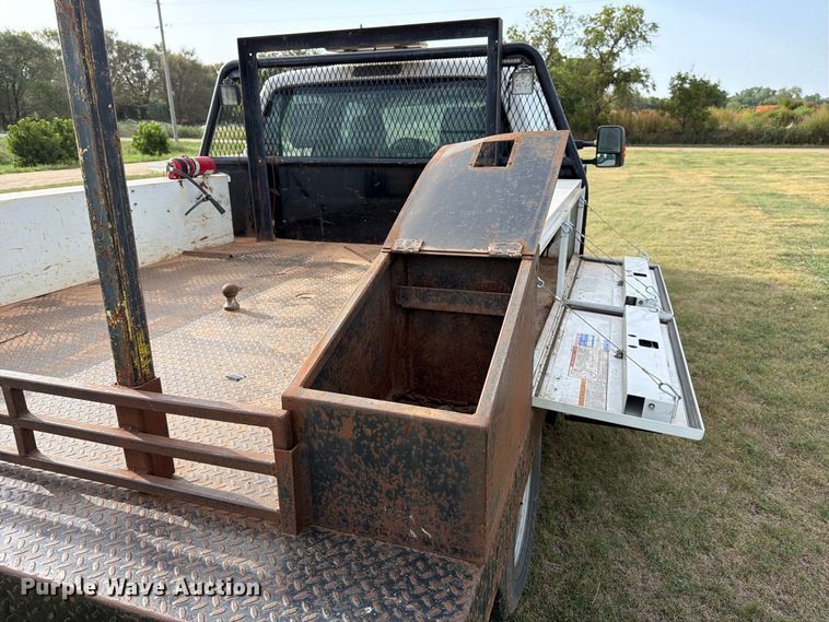 image for item EP7696 2016 Ford F350 Super Duty Crew Cab flatbed pickup truck