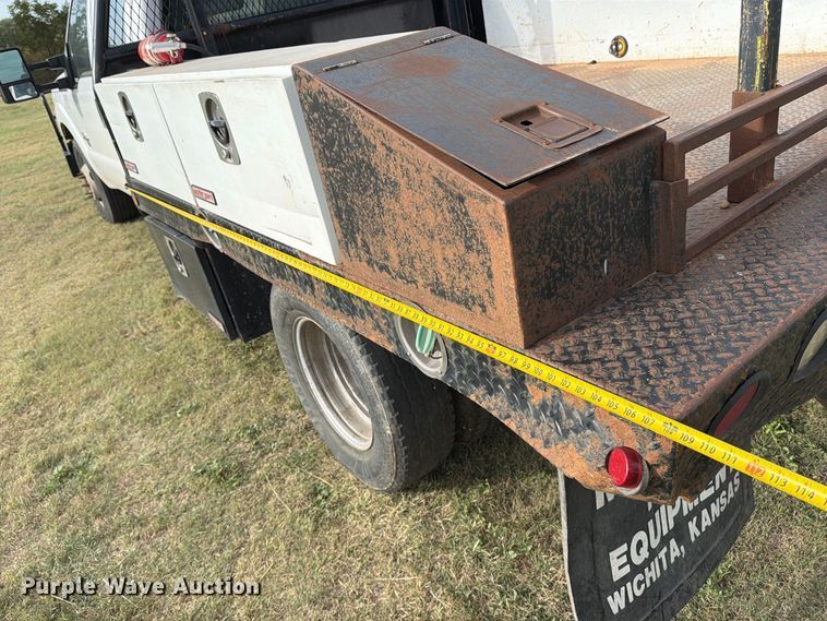 image for item EP7696 2016 Ford F350 Super Duty Crew Cab flatbed pickup truck