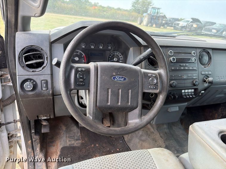 image for item EP7696 2016 Ford F350 Super Duty Crew Cab flatbed pickup truck