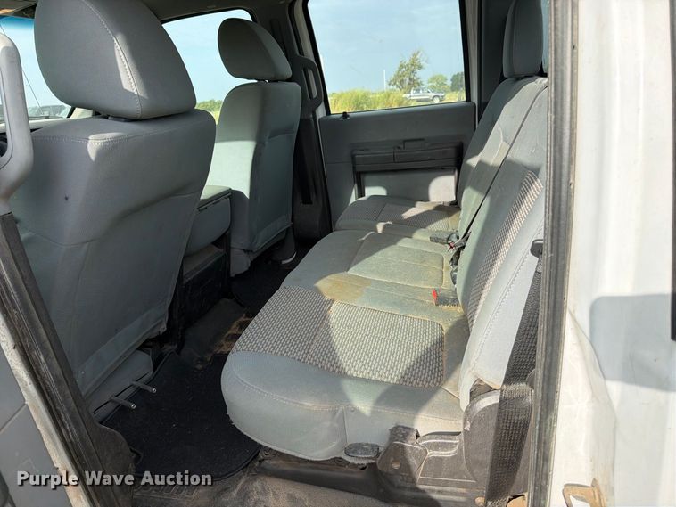 image for item EP7696 2016 Ford F350 Super Duty Crew Cab flatbed pickup truck