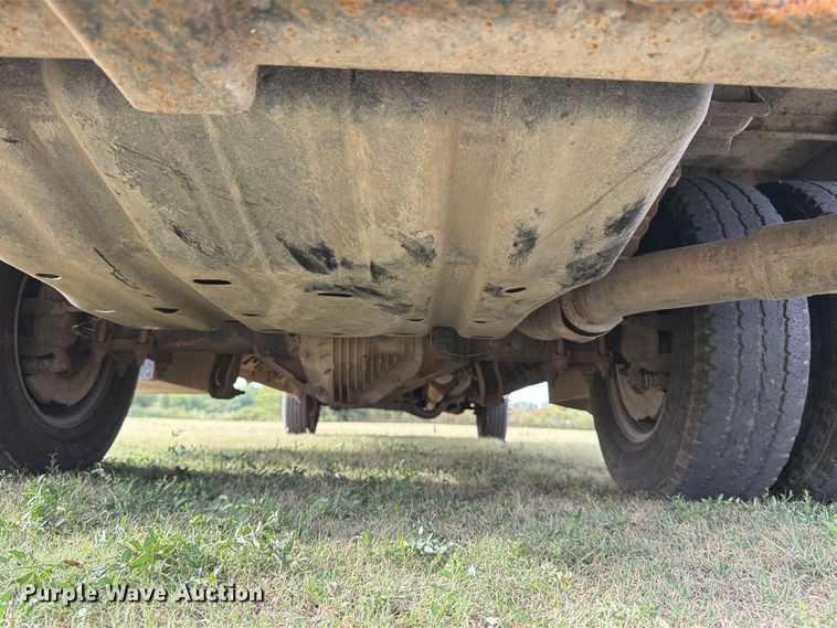 image for item EP7696 2016 Ford F350 Super Duty Crew Cab flatbed pickup truck