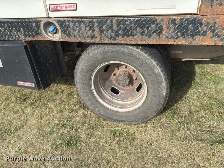 image for item EP7696 2016 Ford F350 Super Duty Crew Cab flatbed pickup truck