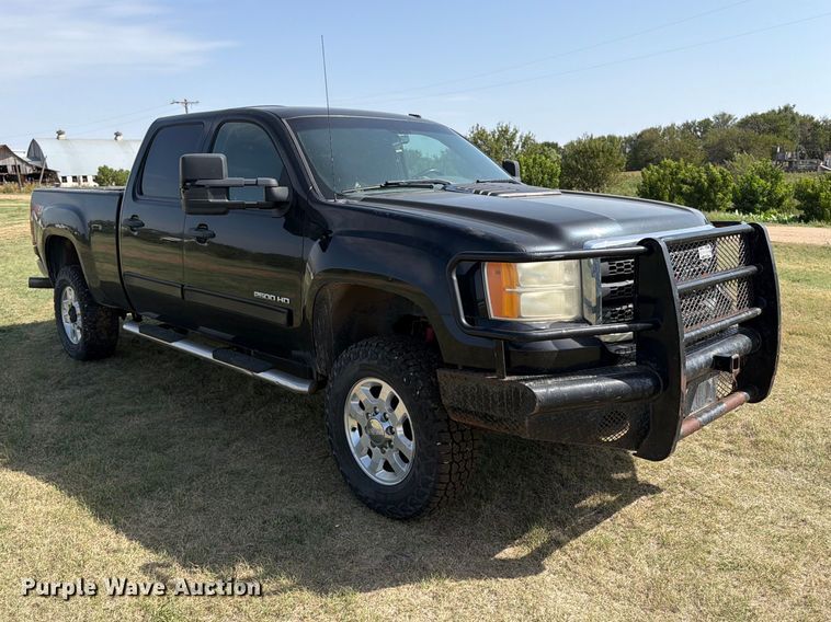 image for item EP7699 2011 GMC Sierra 2500HD Crew Cab pickup truck