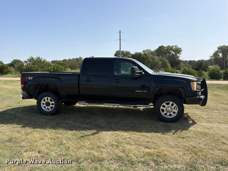 image for item EP7699 2011 GMC Sierra 2500HD Crew Cab pickup truck