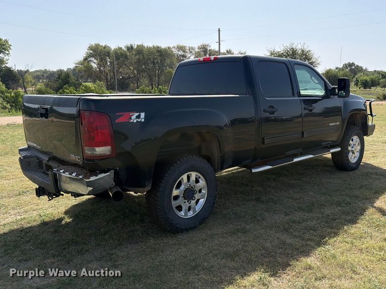 image for item EP7699 2011 GMC Sierra 2500HD Crew Cab pickup truck