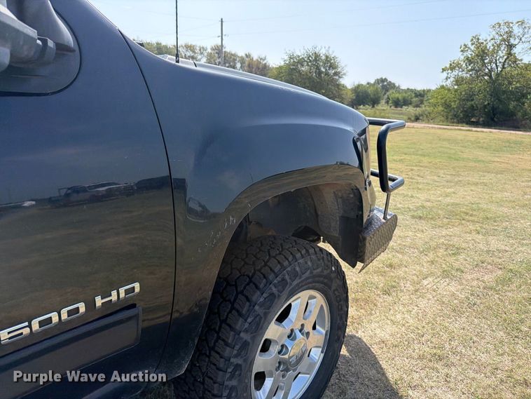 image for item EP7699 2011 GMC Sierra 2500HD Crew Cab pickup truck