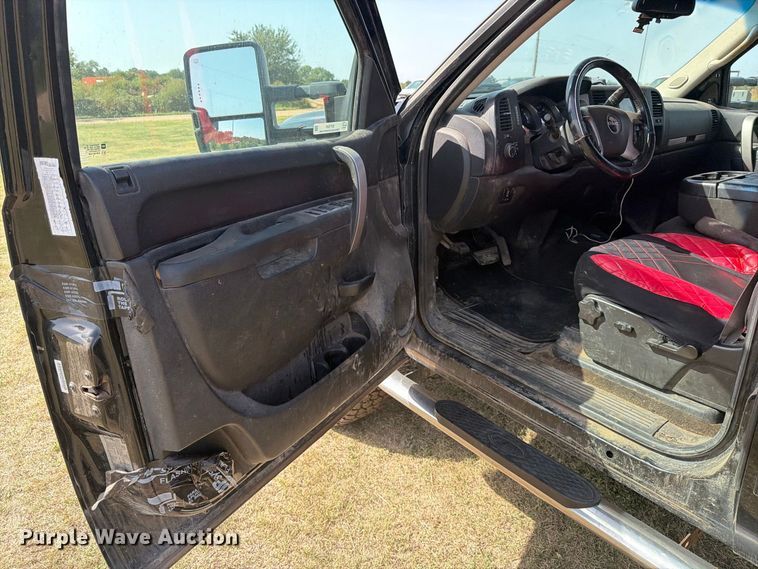 image for item EP7699 2011 GMC Sierra 2500HD Crew Cab pickup truck