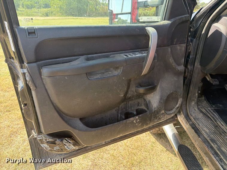 image for item EP7699 2011 GMC Sierra 2500HD Crew Cab pickup truck
