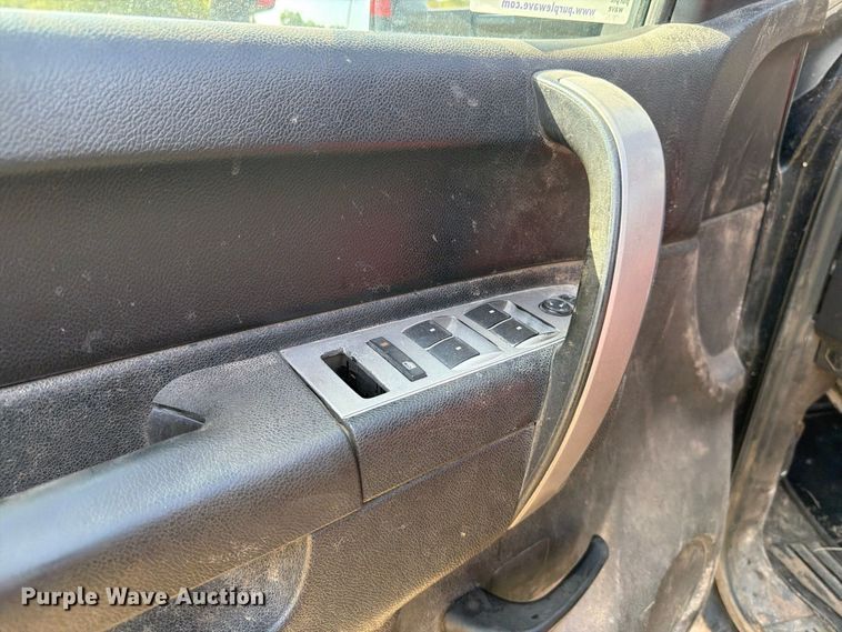 image for item EP7699 2011 GMC Sierra 2500HD Crew Cab pickup truck