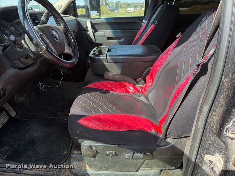 image for item EP7699 2011 GMC Sierra 2500HD Crew Cab pickup truck
