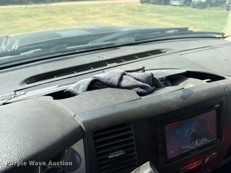 image for item EP7699 2011 GMC Sierra 2500HD Crew Cab pickup truck