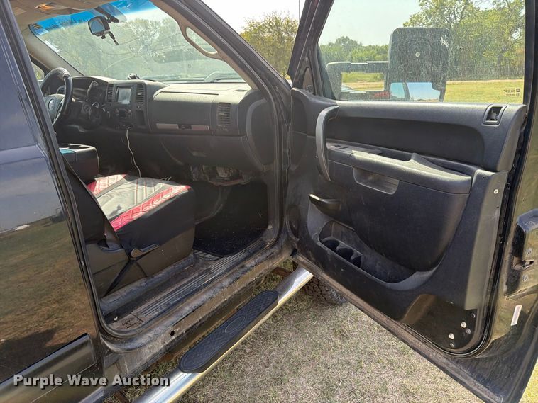 image for item EP7699 2011 GMC Sierra 2500HD Crew Cab pickup truck