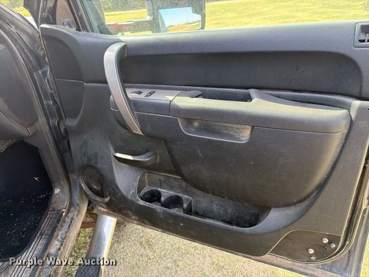 image for item EP7699 2011 GMC Sierra 2500HD Crew Cab pickup truck