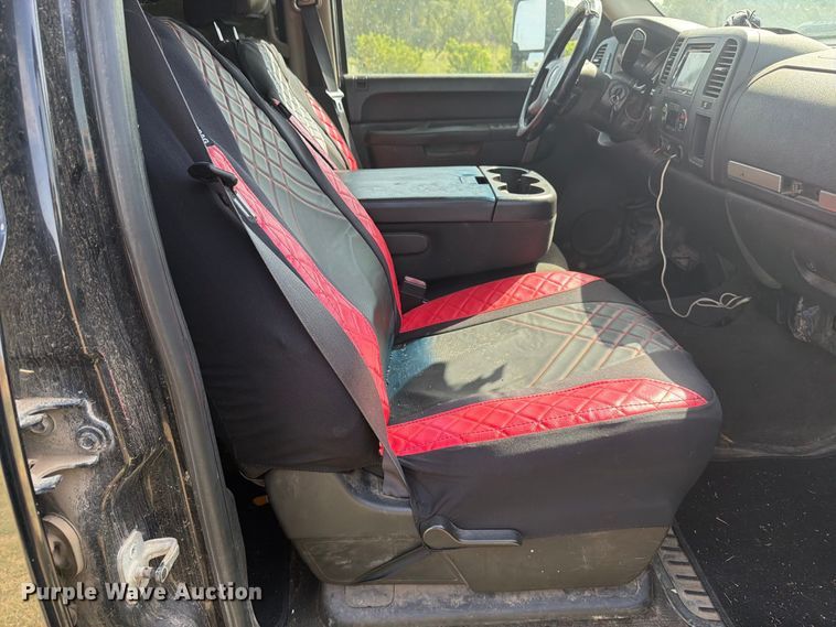 image for item EP7699 2011 GMC Sierra 2500HD Crew Cab pickup truck