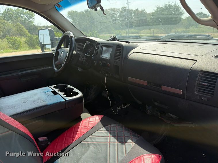 image for item EP7699 2011 GMC Sierra 2500HD Crew Cab pickup truck