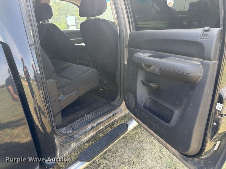 image for item EP7699 2011 GMC Sierra 2500HD Crew Cab pickup truck