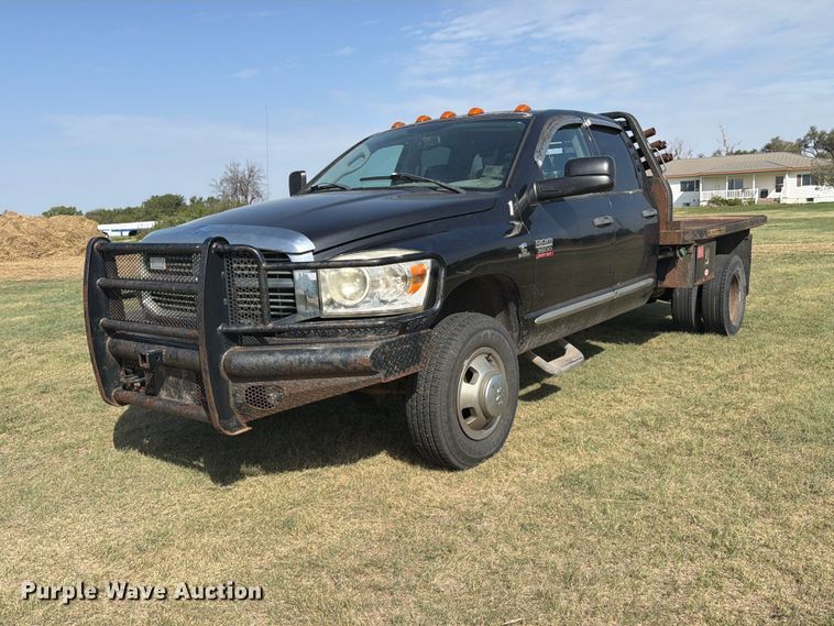 2007 Dodge Ram 3500 Ext. Cab flatbed pickup truck