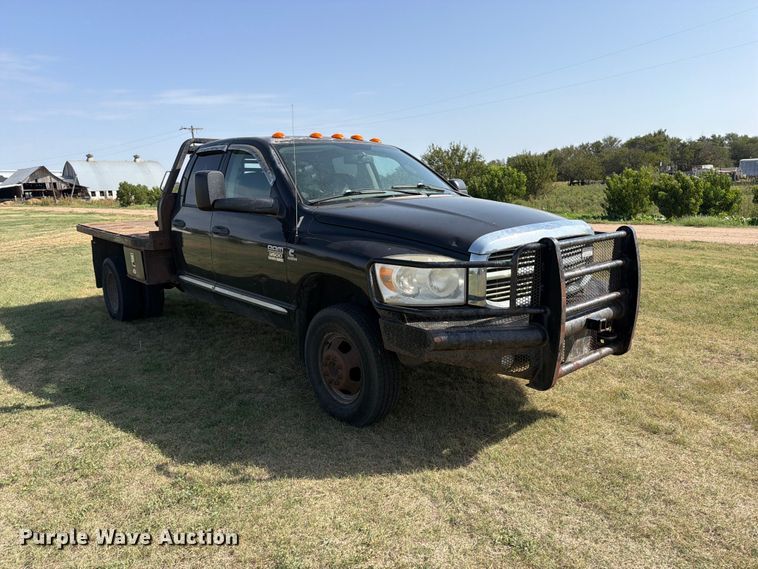 image for item EP7701 2007 Dodge Ram 3500 Ext. Cab flatbed pickup truck