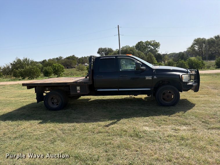 image for item EP7701 2007 Dodge Ram 3500 Ext. Cab flatbed pickup truck
