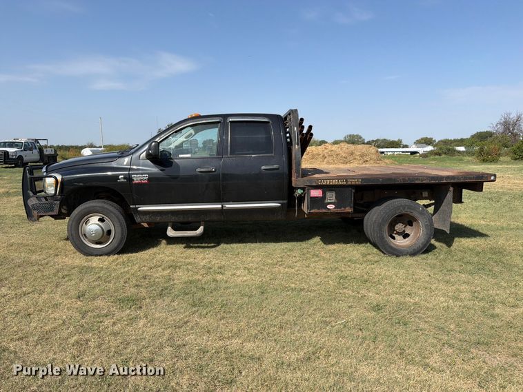 image for item EP7701 2007 Dodge Ram 3500 Ext. Cab flatbed pickup truck