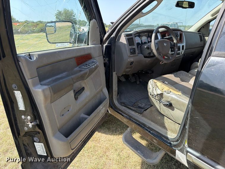 image for item EP7701 2007 Dodge Ram 3500 Ext. Cab flatbed pickup truck