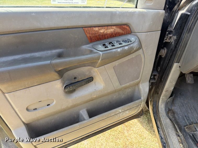 image for item EP7701 2007 Dodge Ram 3500 Ext. Cab flatbed pickup truck