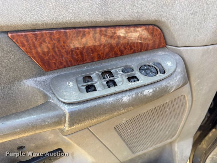 image for item EP7701 2007 Dodge Ram 3500 Ext. Cab flatbed pickup truck