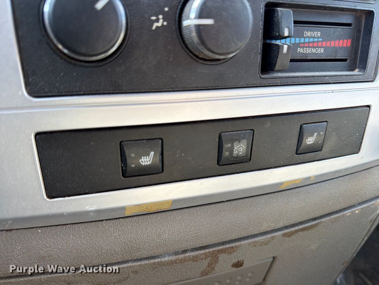 image for item EP7701 2007 Dodge Ram 3500 Ext. Cab flatbed pickup truck