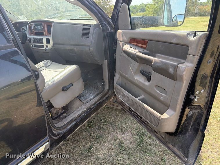 image for item EP7701 2007 Dodge Ram 3500 Ext. Cab flatbed pickup truck