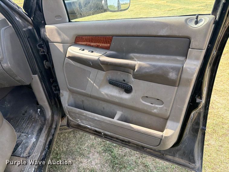 image for item EP7701 2007 Dodge Ram 3500 Ext. Cab flatbed pickup truck