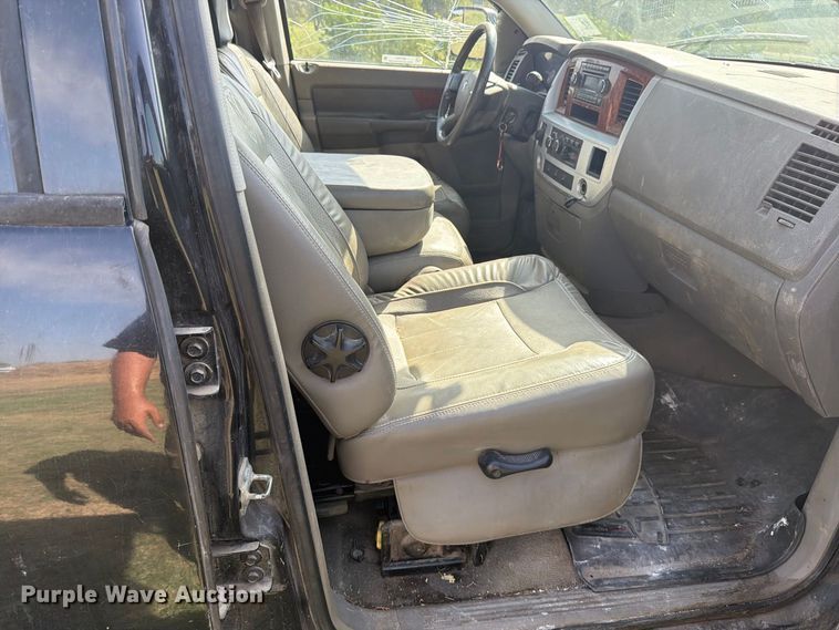 image for item EP7701 2007 Dodge Ram 3500 Ext. Cab flatbed pickup truck