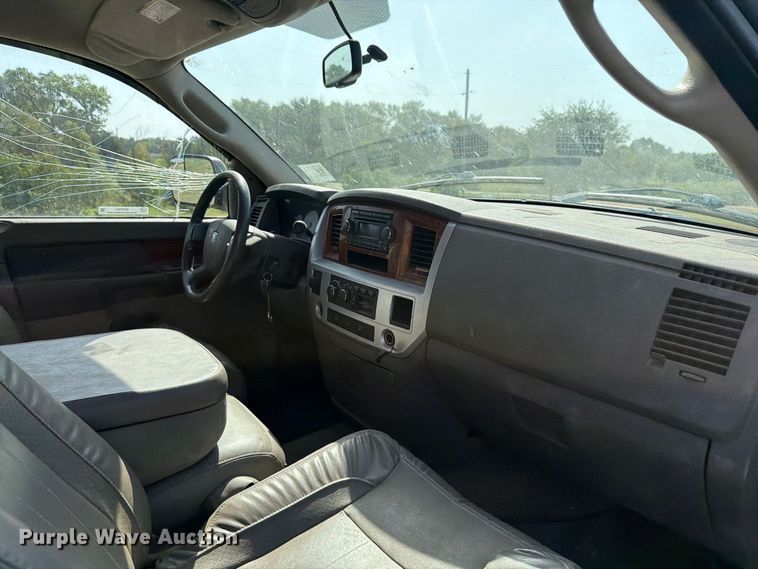 image for item EP7701 2007 Dodge Ram 3500 Ext. Cab flatbed pickup truck
