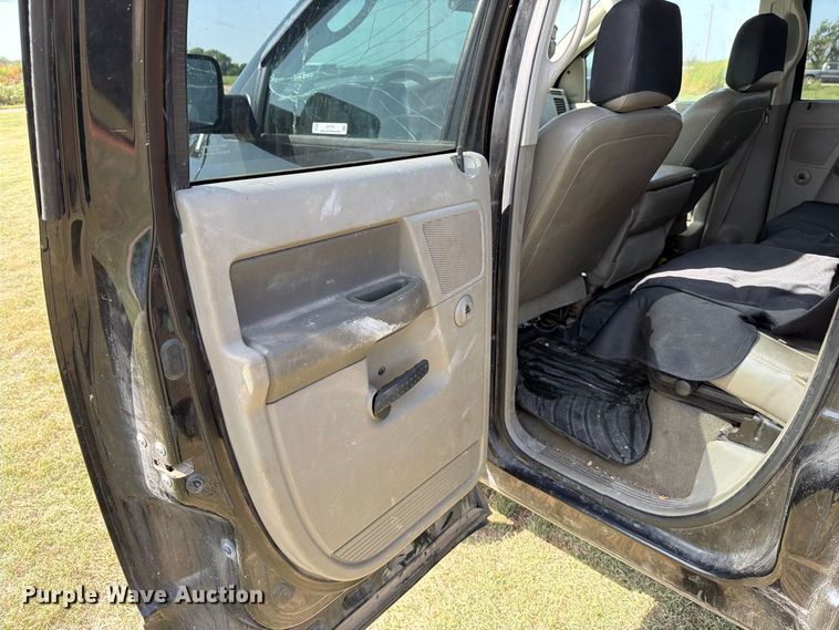 image for item EP7701 2007 Dodge Ram 3500 Ext. Cab flatbed pickup truck