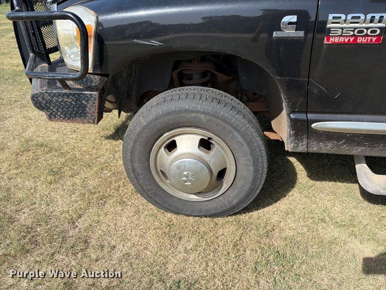 image for item EP7701 2007 Dodge Ram 3500 Ext. Cab flatbed pickup truck