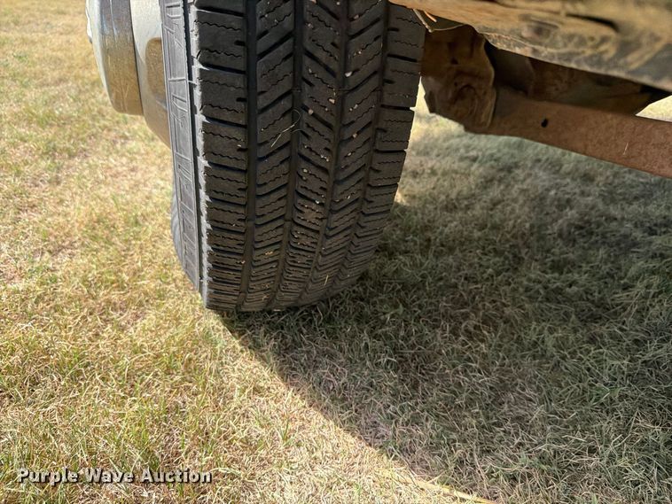 image for item EP7701 2007 Dodge Ram 3500 Ext. Cab flatbed pickup truck