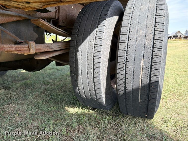 image for item EP7701 2007 Dodge Ram 3500 Ext. Cab flatbed pickup truck