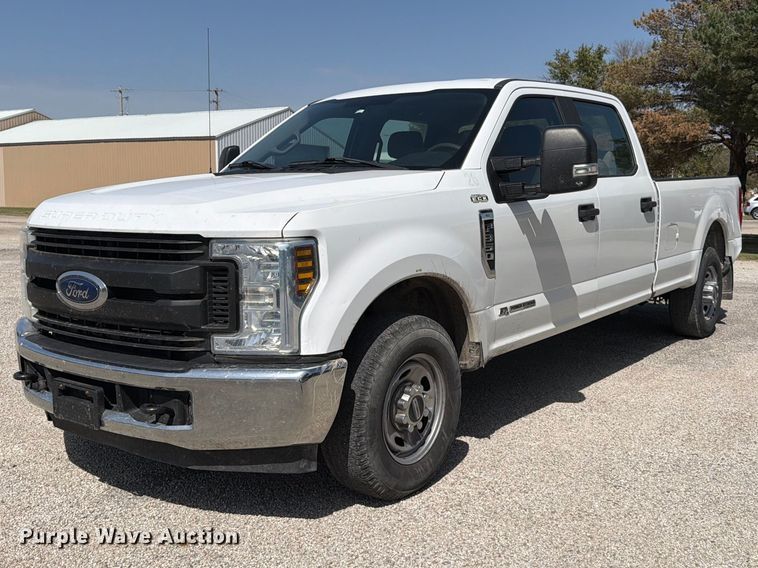 2019 Ford F350 Super Duty Crew Cab pickup truck