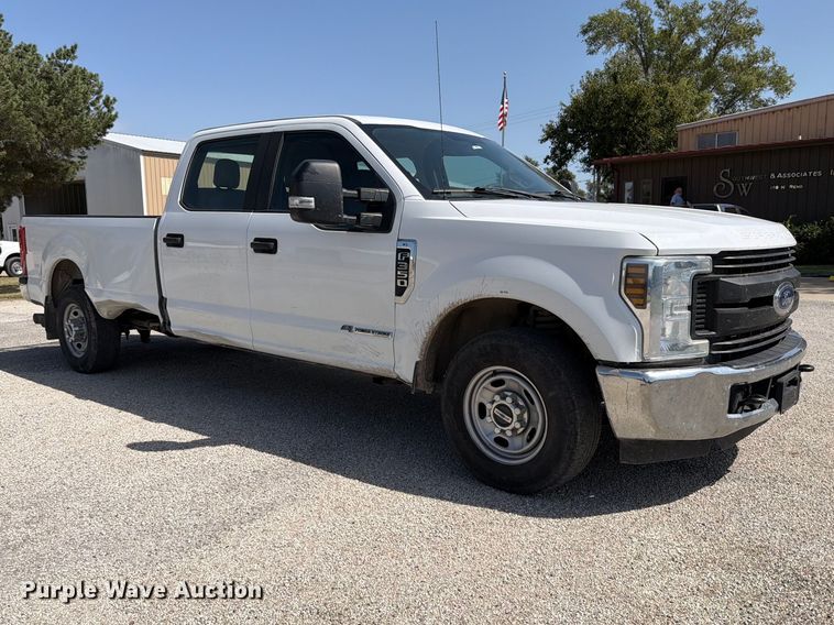image for item EP7702 2019 Ford F350 Super Duty Crew Cab pickup truck